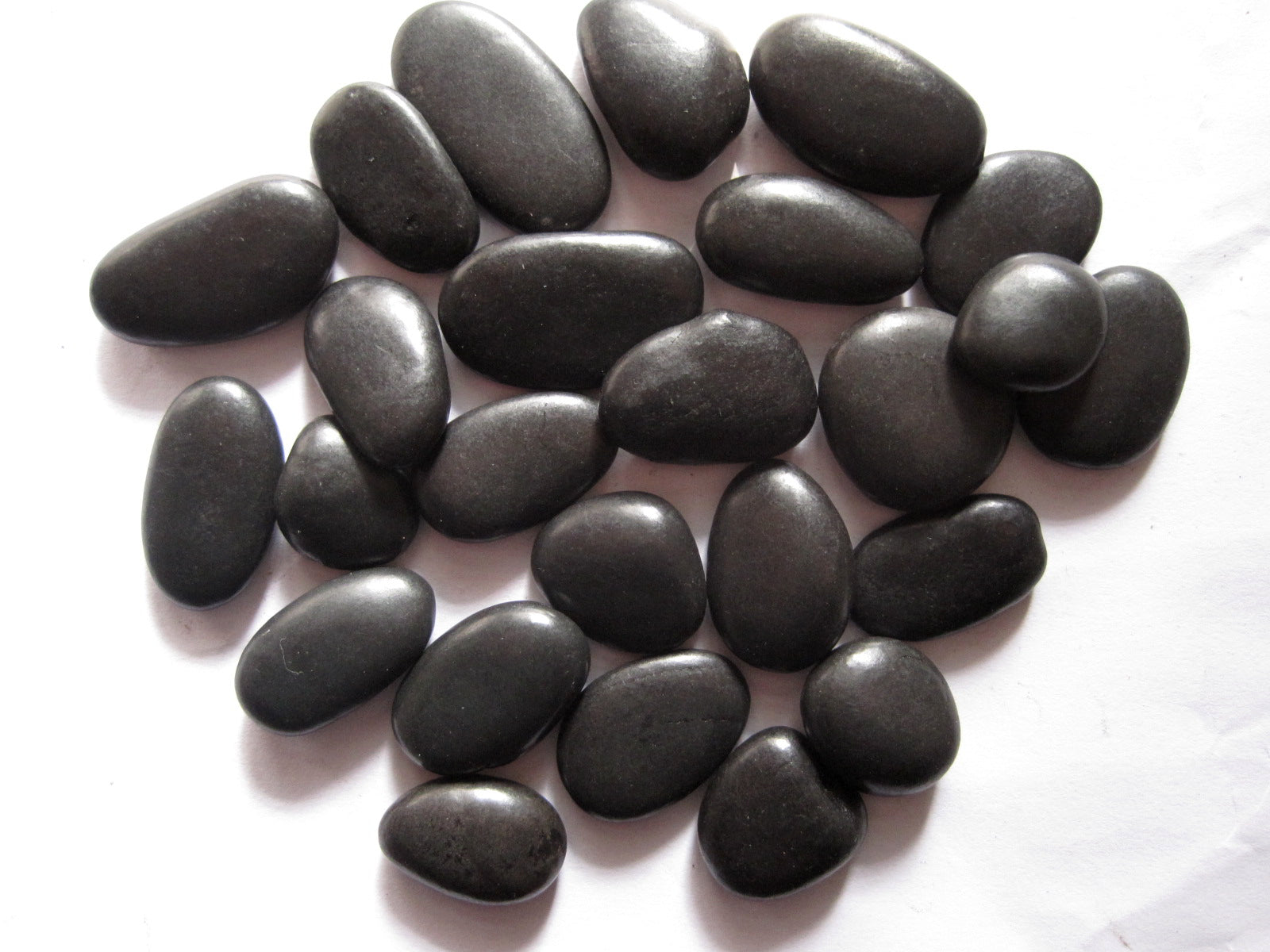 files/normal_polished_black_pebbles_1.jpg